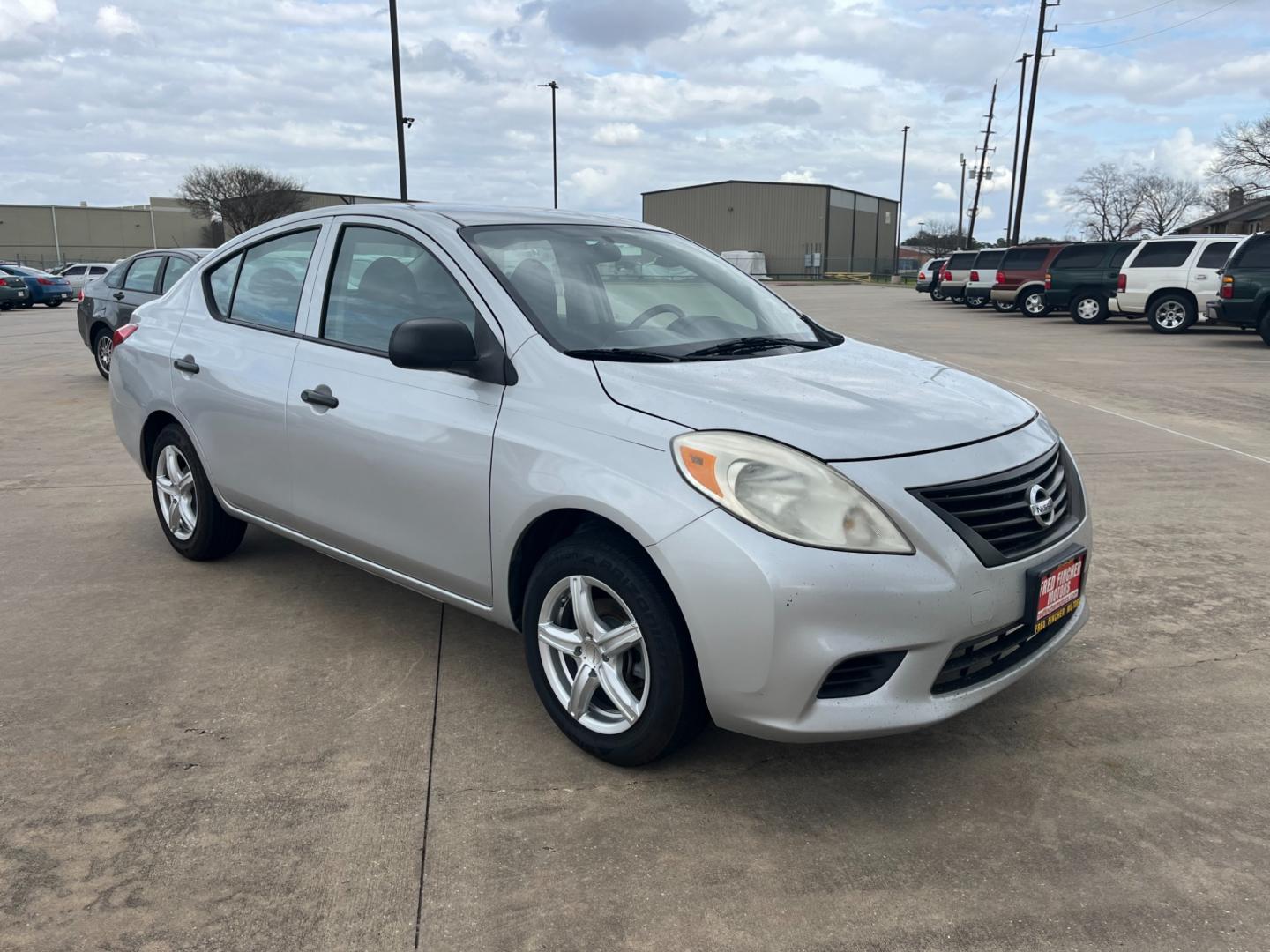 2014 SILVER /black Nissan Versa 1.6 S 5M (3N1CN7AP3EL) with an 1.6L L4 DOHC 16V engine, 5-Speed Manual transmission, located at 14700 Tomball Parkway 249, Houston, TX, 77086, (281) 444-2200, 29.928619, -95.504074 - Photo#0